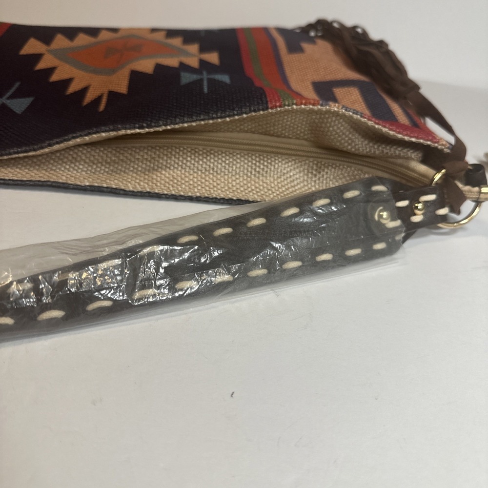 PRETTY CANVAS TOTE NWOT AZTEC DESIGN - Picture 7 of 14